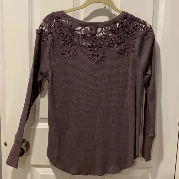 AEO Embroidered Waffle Long Sleeve NWT - Picture 9 of 13